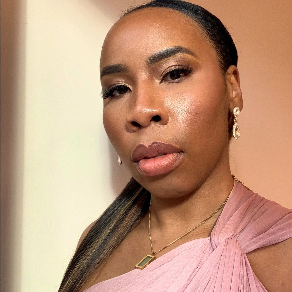 Meet your Posher, Iris